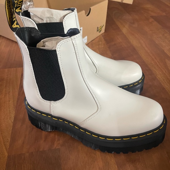 LIKE NEW White Dr Martens Chelsea Boots - Picture 4 of 9